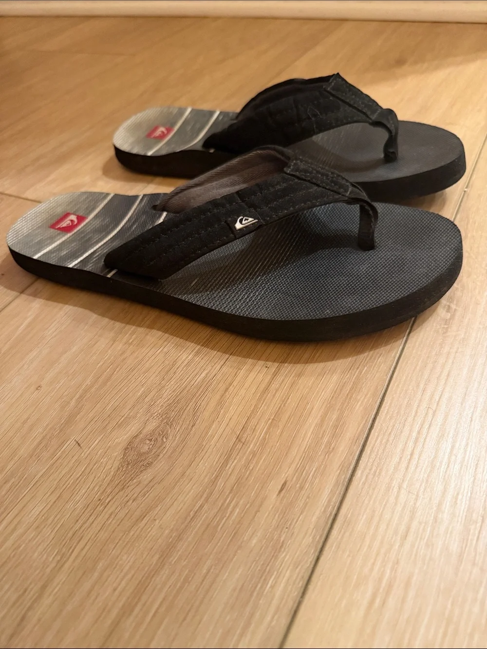 Quiksilver Black and Gray Men's Flip-Flops